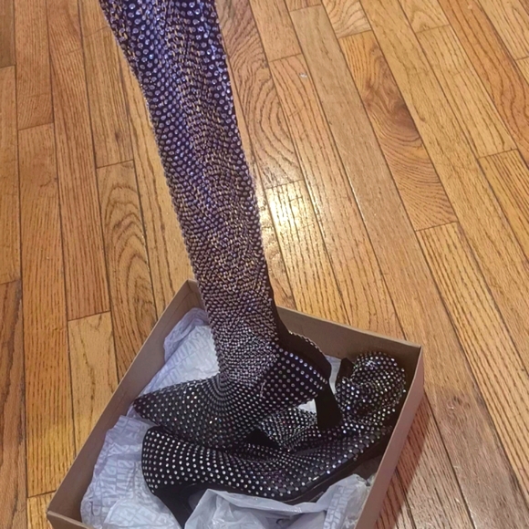 Steve Madden Glittering Black and Silver Heels - Picture 5 of 9